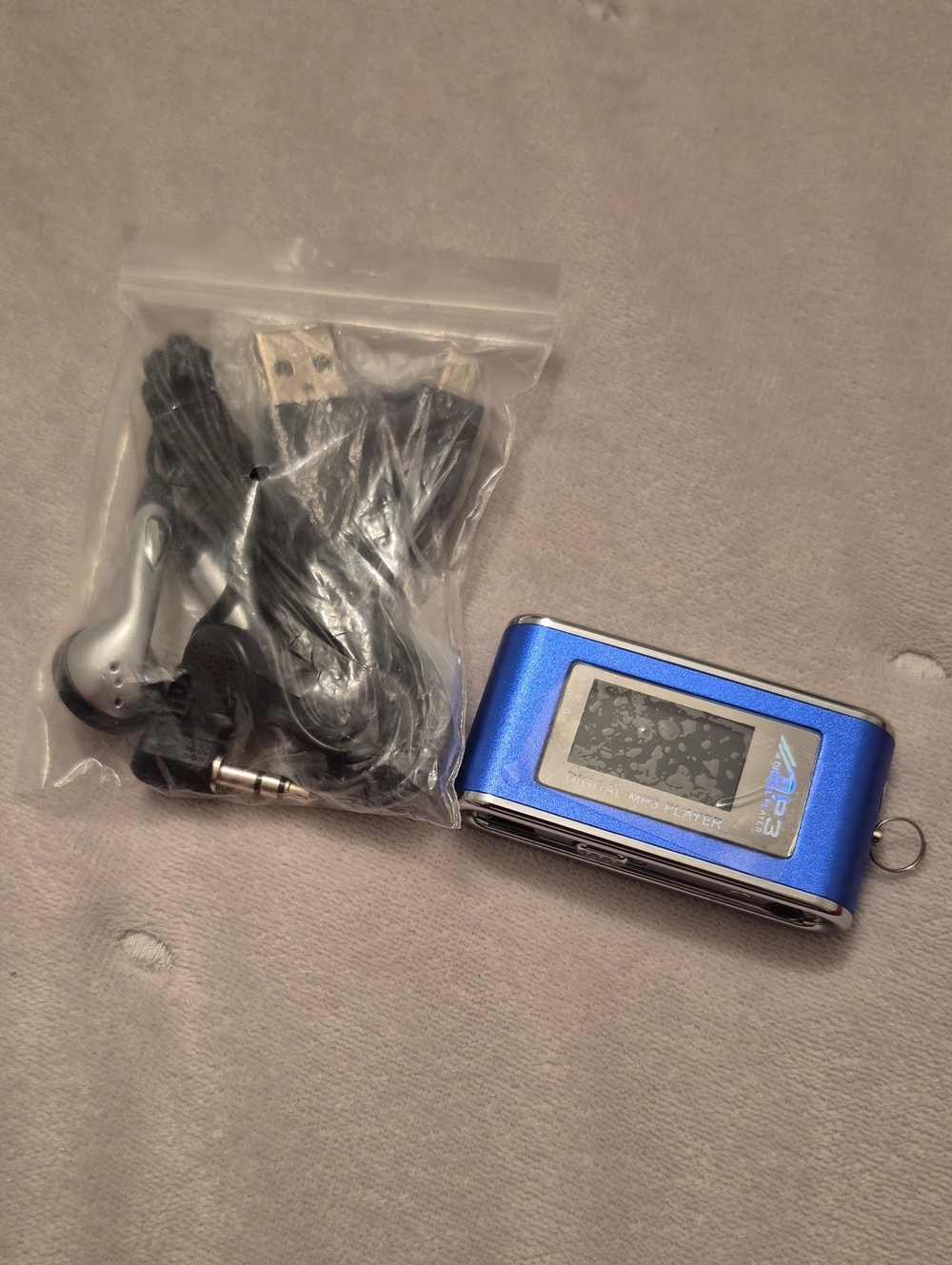 Portable Digital MP3 Player with Earbuds - Blue - 2GB - Brand New